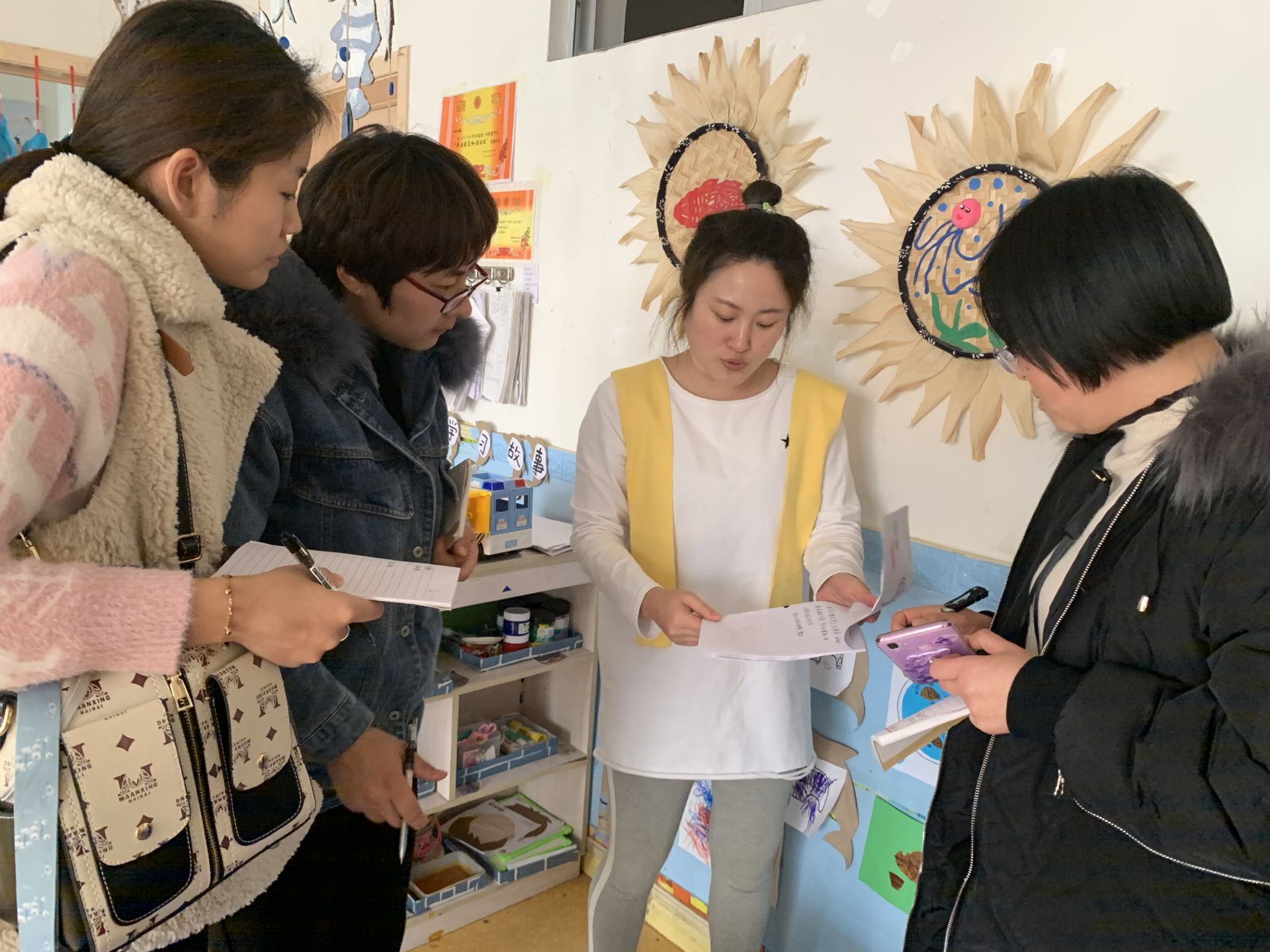 榮成市石島實驗小學幼兒園攜手篤行勇擔當轄區幫扶正當時