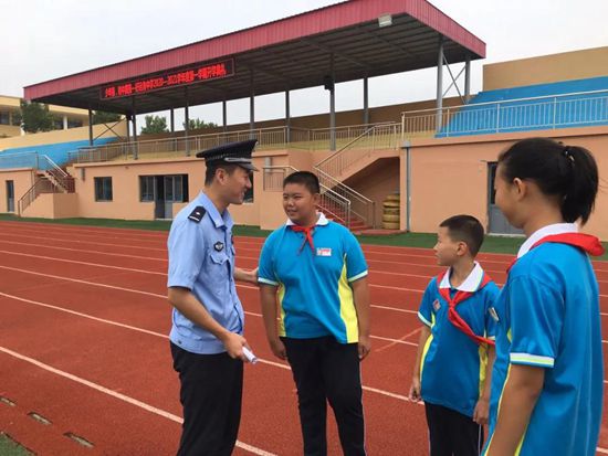 荣成市好运角中学开展弘扬法治精神做新时代少年法治课堂教育活动