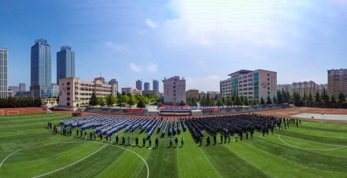 威海二中举行为高考助威主题升旗仪式